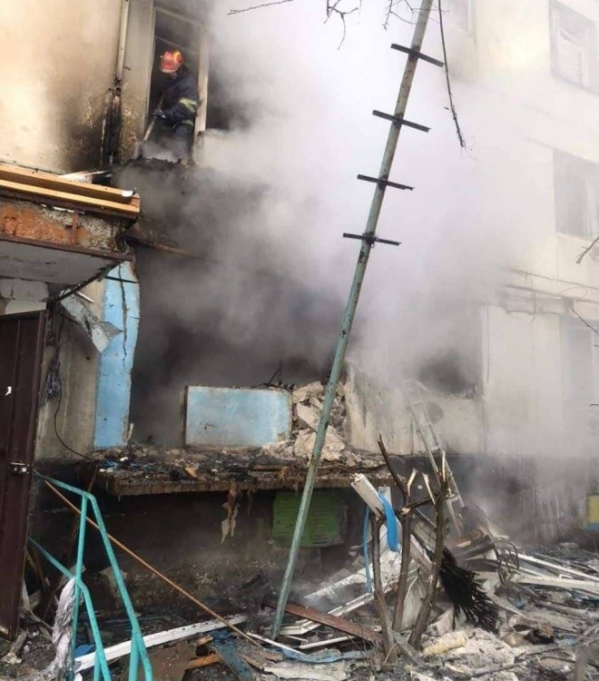 В Сєвєродонецьку та Рубіжному за ніч рашисти зруйнували понад 20 житлових будинків - фото
