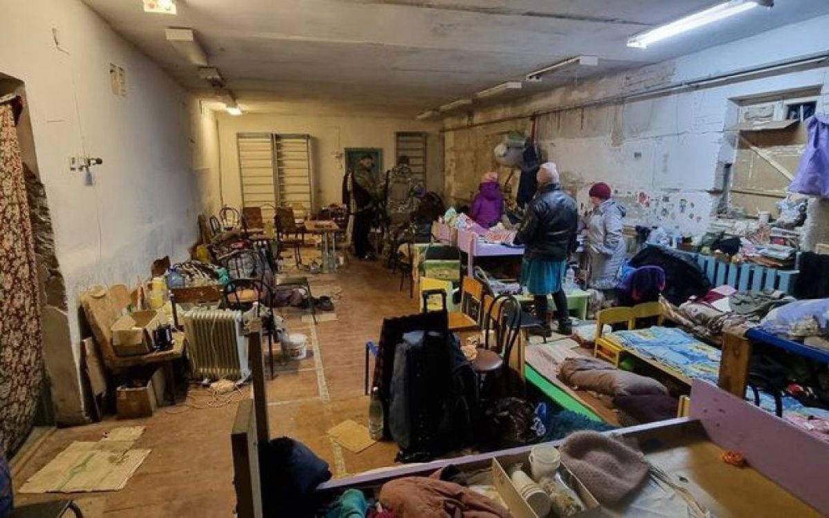 Рашисти тримали в заручниках у підвалі понад 150 людей - фото