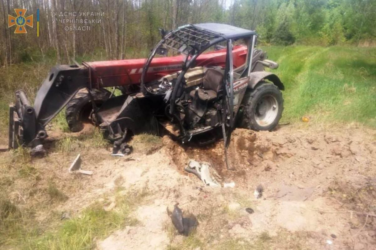 На Чернігівщині трактор підірвався на боєприпасі - фото