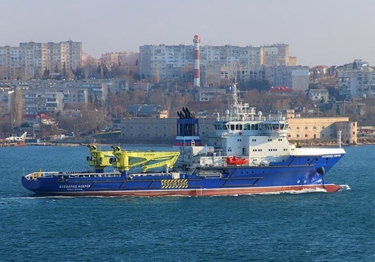 “Зміїбаївка”: уражено російське судно “Всеволод Бобров” - фото