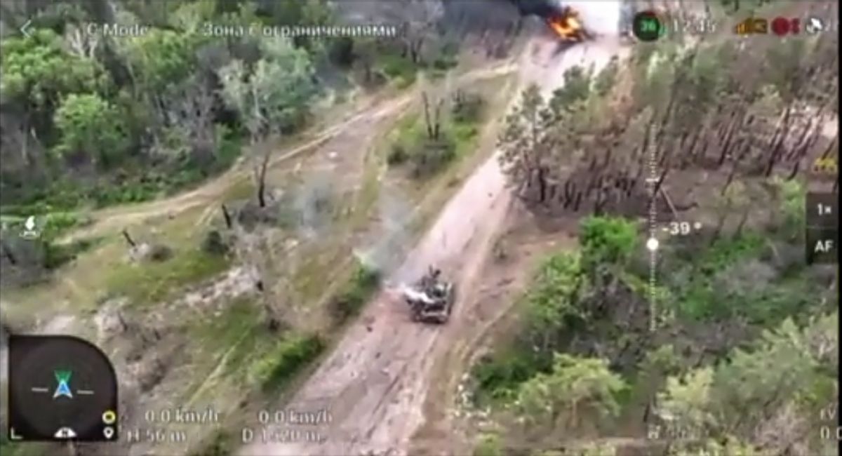 Знищено два російські танки - фото