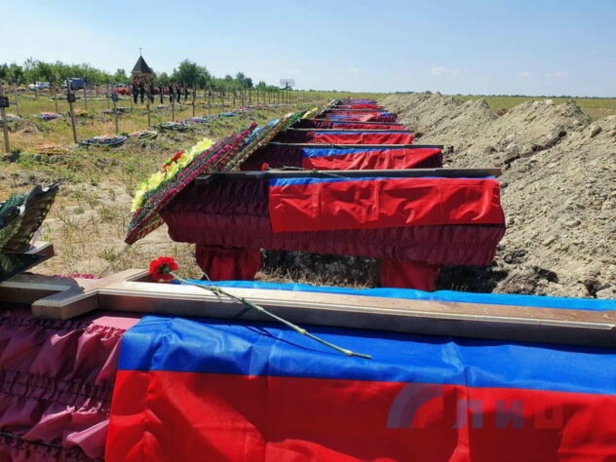 На Луганщині поховали рештки 58 “мобіків” - фото
