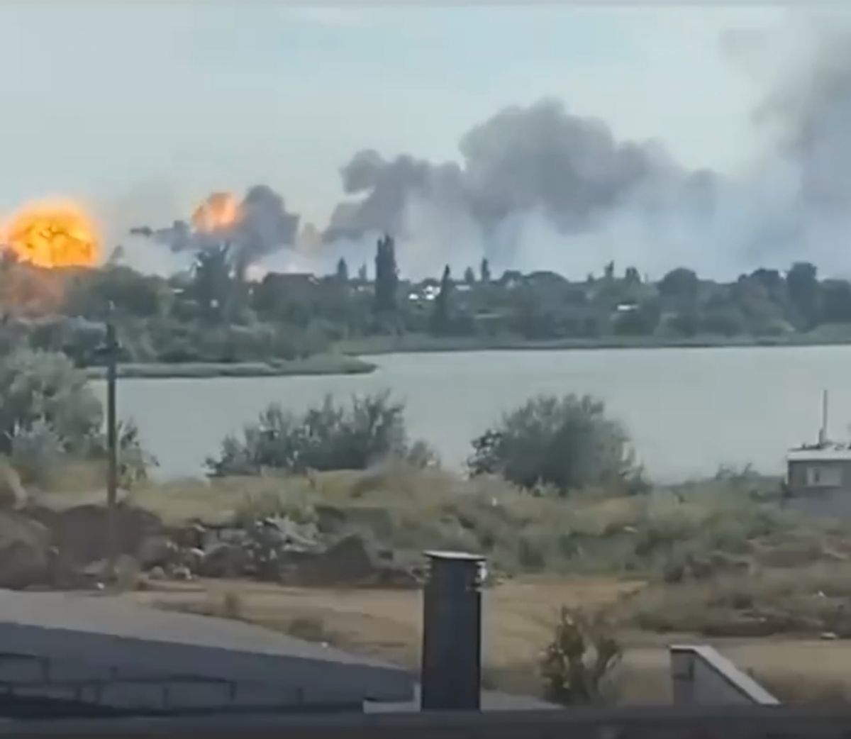 Міноборони України прокоментувало вибухи на аеродромі в Криму - фото