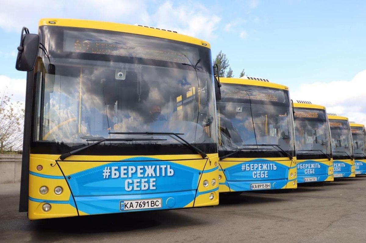 В Києві скоротили час роботи наземного громадського транспорту - фото