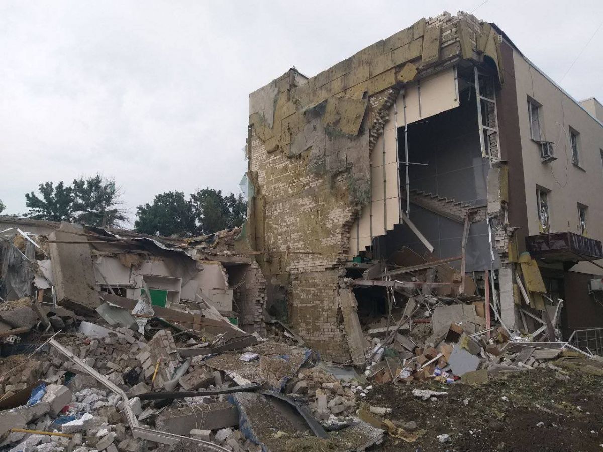 Вночі росіяни обстріляли низку цивільних об’єктів у Миколаєві - фото