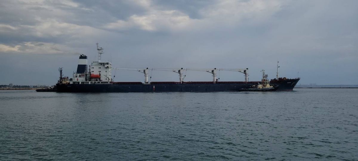 З українського порту вийшло перше судно із зерном - фото