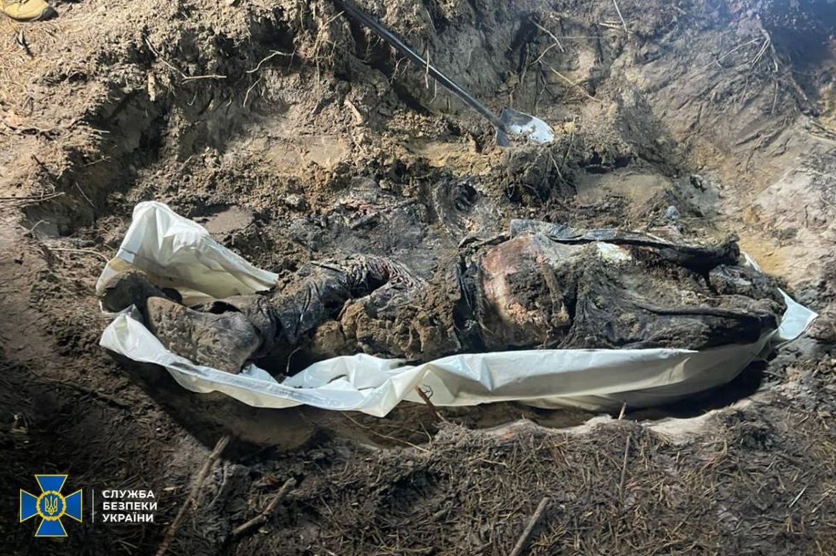 СБУ “розколола” російського військового, який розстріляв цивільного у Бучі - фото