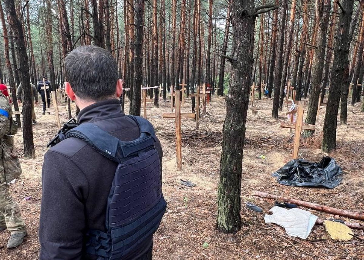 Серед похованих в Ізюмі - страчені українські військові - фото