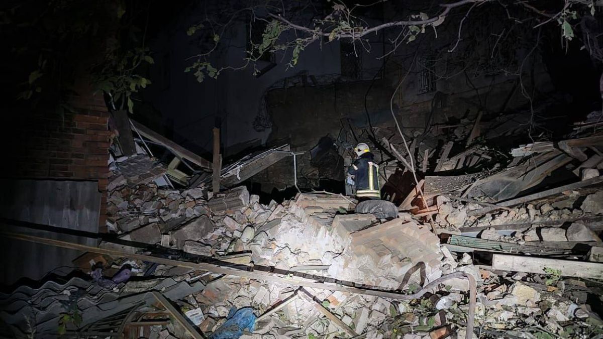 В Миколаєві ракета влучила в будинок, загинула людина - фото