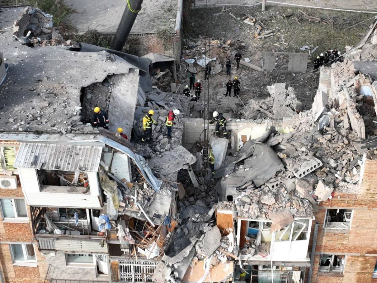Внаслідок удару по Миколаєву 13 жовтня загинуло 8 людей - фото