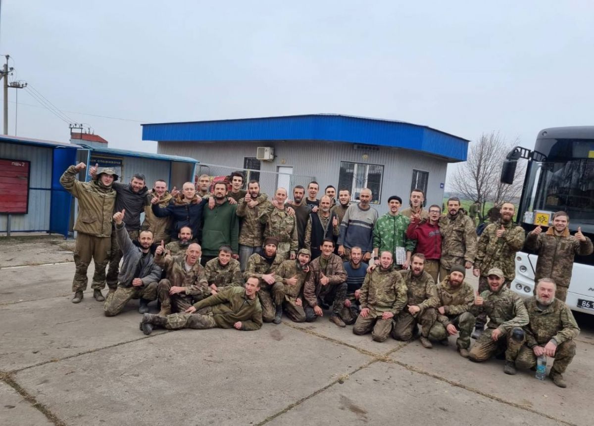 Ще 45 українських воїнів повернулися з полону - фото