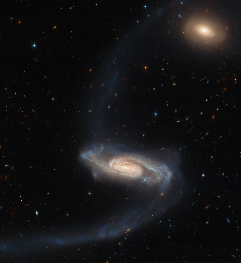 Габбл показав довгоруку галактику - фото