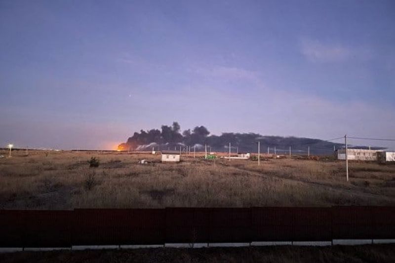 Понад добу гасили пожежу на аеродромі в Курську - фото