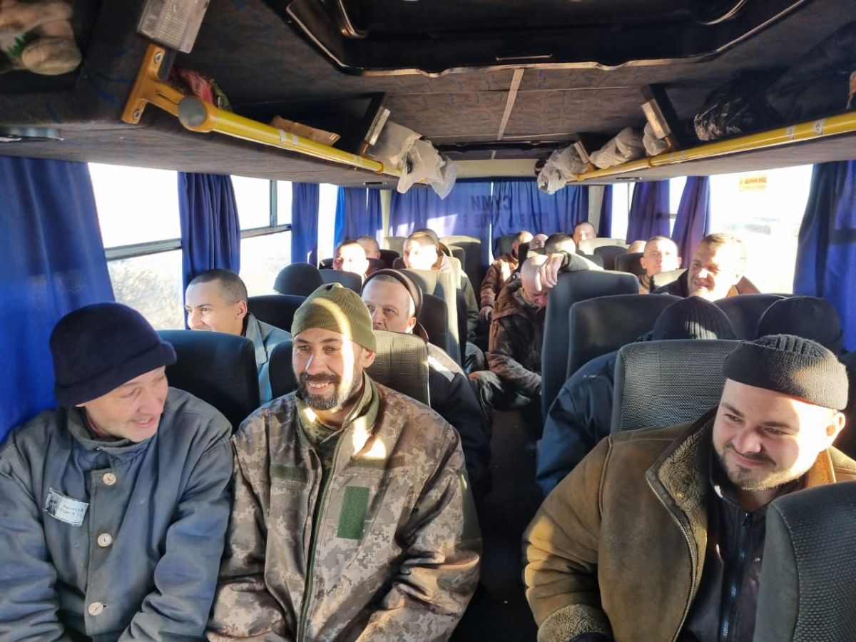 З полону звільнено ще 60 українських військовослужбовців - фото