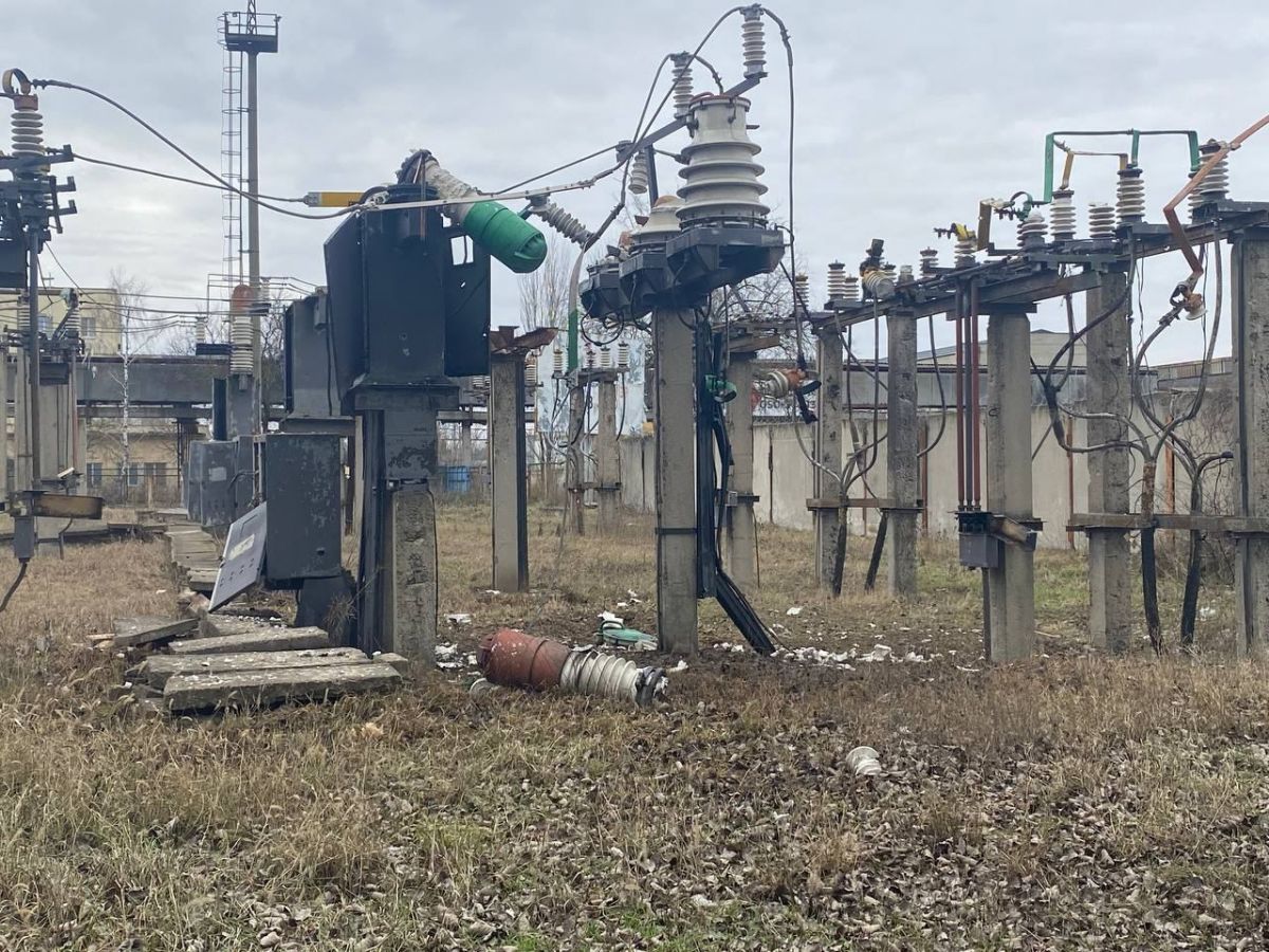 Окупанти обстріляли енергооб′єкти в Херсоні - фото