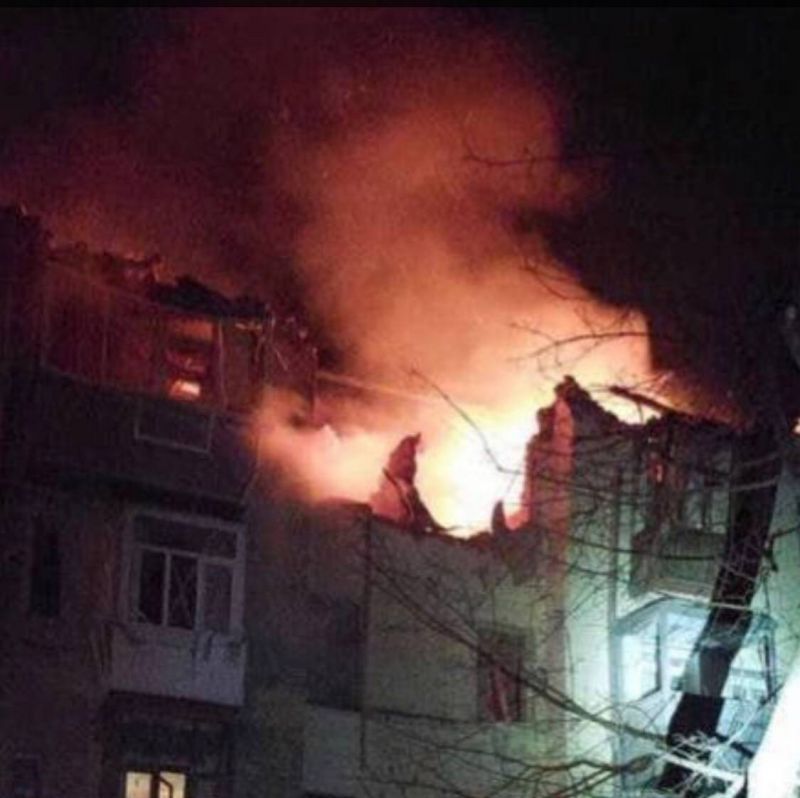 У Харкові росіяни вдарили ракетою по житловому будинку - фото