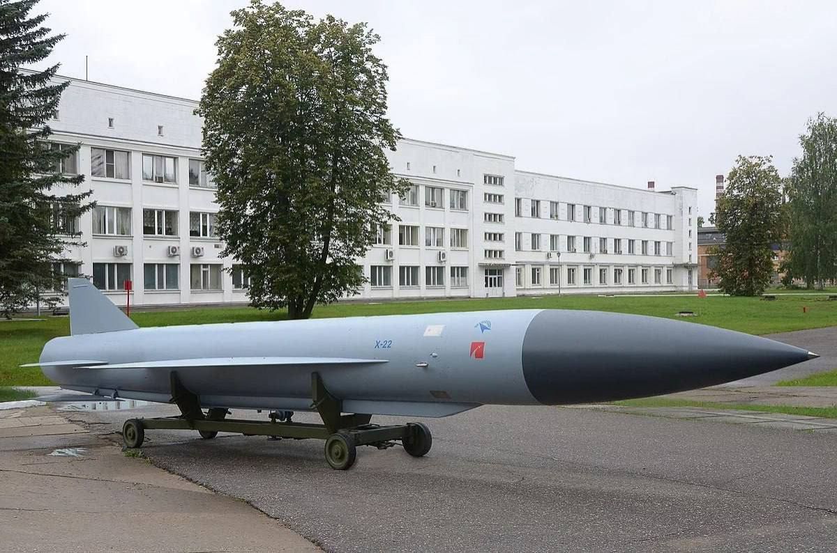 В ЗСУ спростували твердження Арестовича про “збиту” ракету в Дніпрі - фото