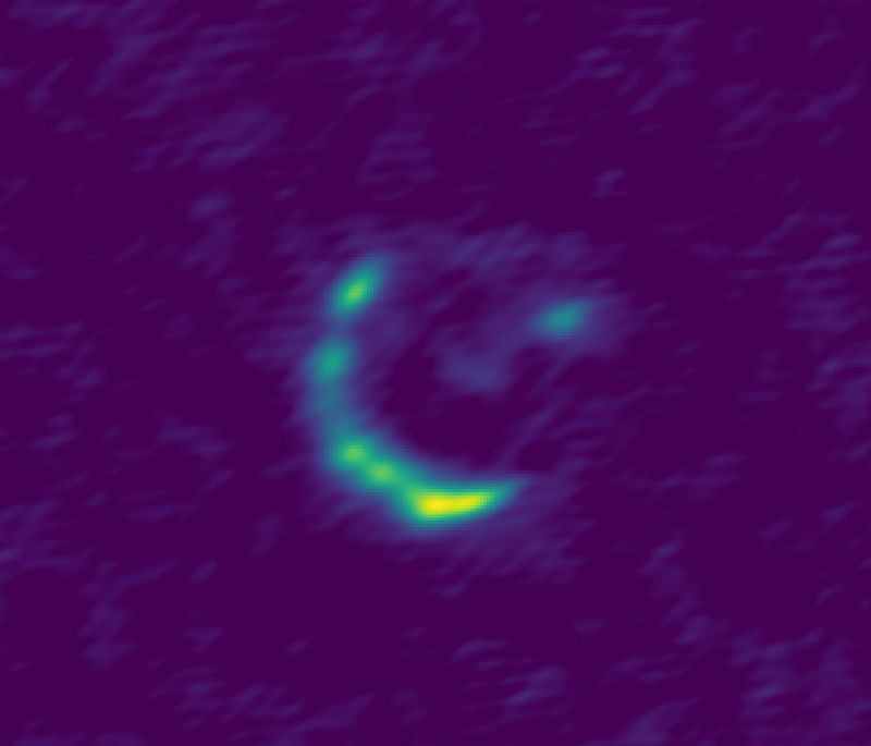 Астрономи дослідили далеку приховану галактику - фото