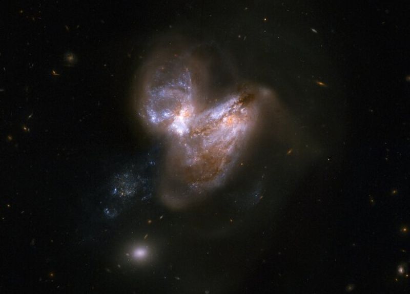 Нове відкриття проливає світло на дуже ранні надмасивні чорні діри - фото