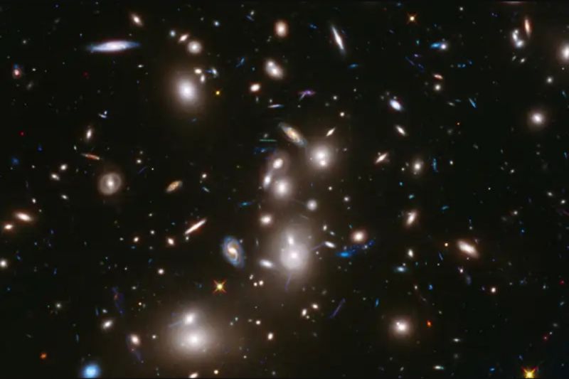 Галактичні скупчення дають нові докази на користь стандартної моделі космології - фото