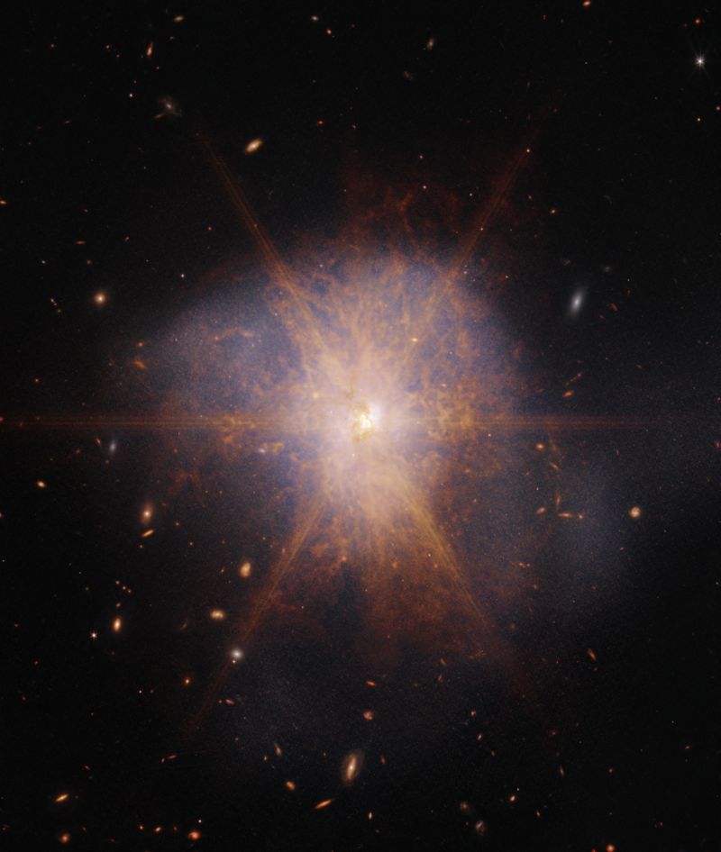 “Вебб” зафіксував видовищне галактичне злиття Arp 220 - фото