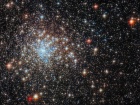 “Габбл” зазирнув у блискуче зоряне скупчення