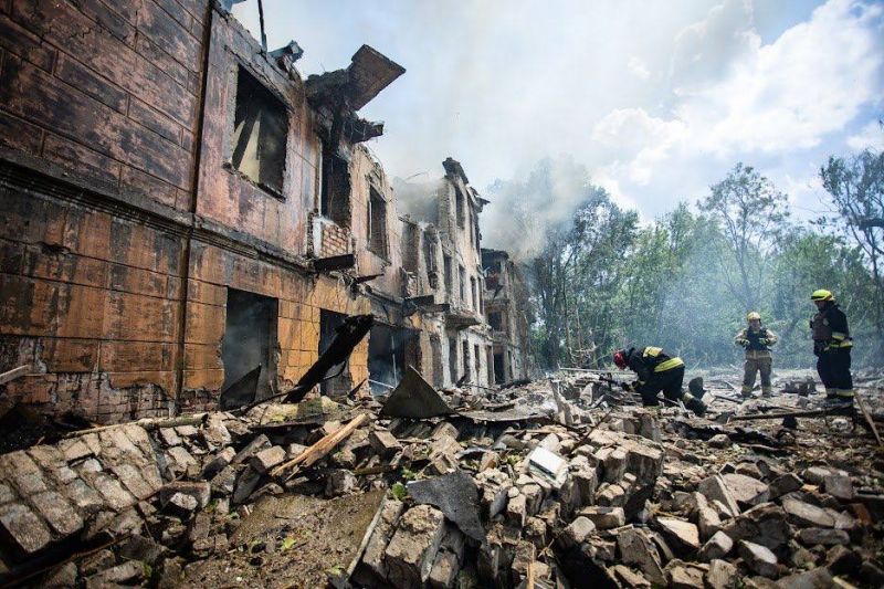 Збільшилася кількість загиблих від ракетної атаки на Дніпро - фото