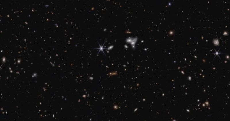 “Вебб” виявив найвіддаленішу активну надмасивну чорну діру - фото