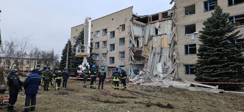 росіяни вдарили по лікарні та шахті на Донеччині, є загиблі - фото