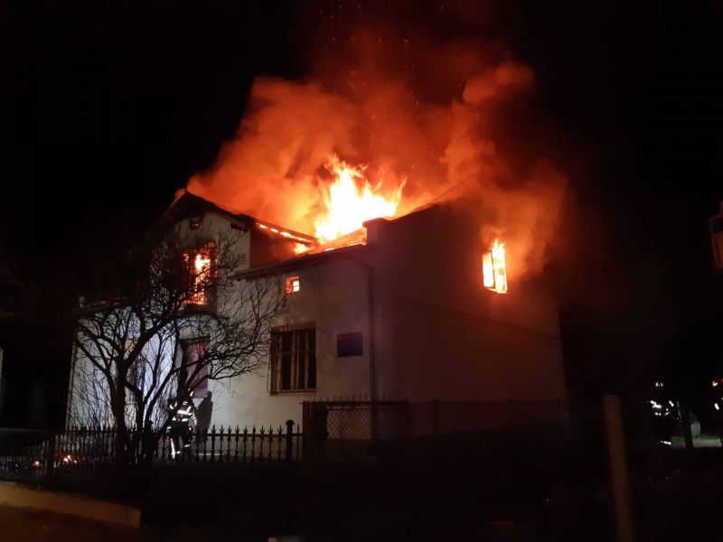 На Львівщині внаслідок атаки шахедами є пожежі. Доповнено - фото