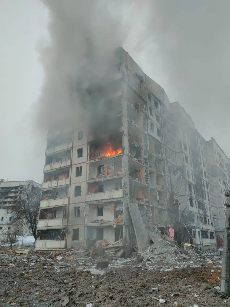 У Харкові рашисти вдарили по цивільній інфраструктур, є загиблі та багато поранених. Доповнено - фото