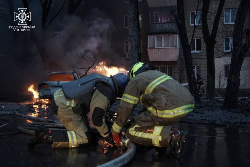 В Києві завершили аварійно-рятувальні роботи після ранкового ракетного удару - фото