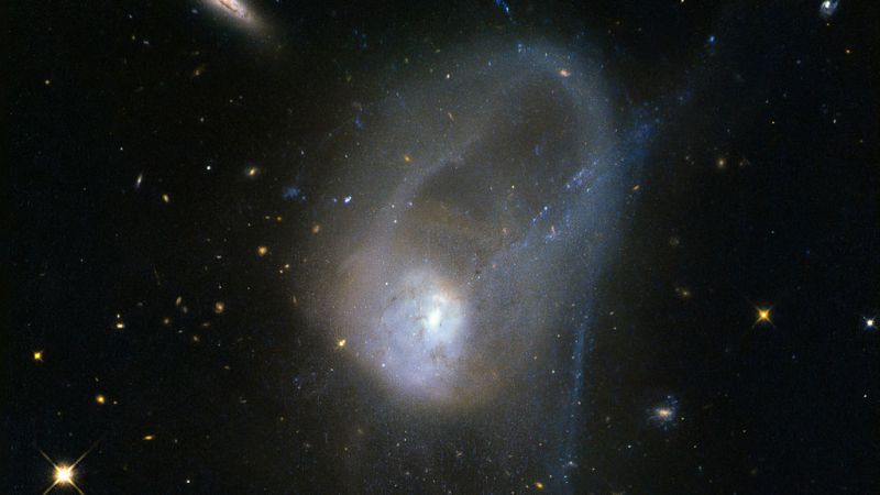 Машинне навчання показало, що лише злиття галактик недостатньо для зростання чорних дір - фото