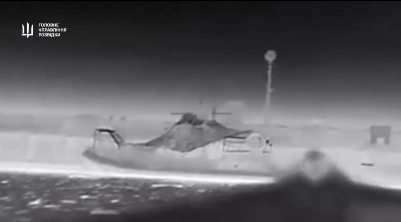У Криму морським дроном знищено швидкісний катер ворога. Доповнено - фото