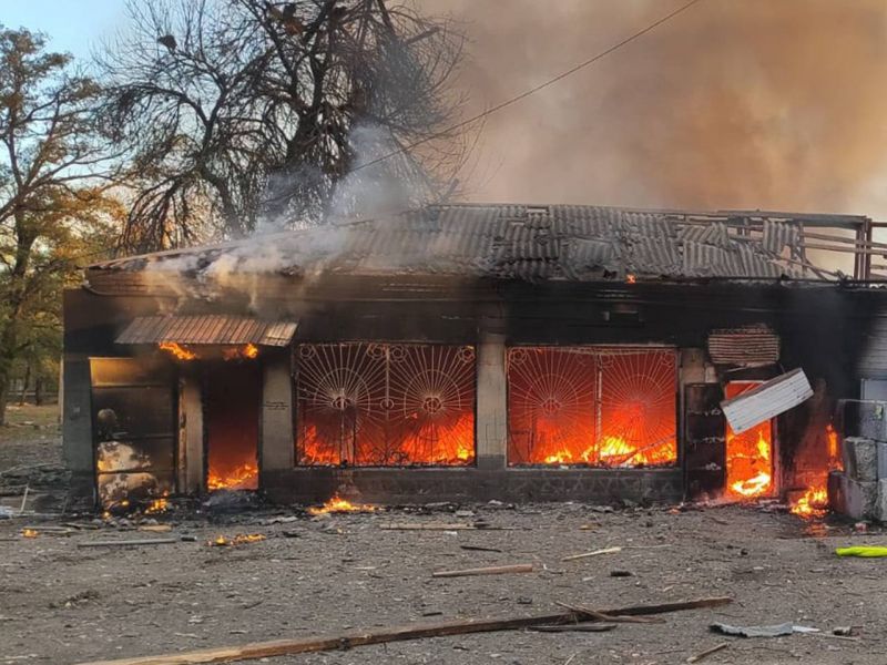 Рашисти вдарили по поштовому відділенню на Донеччині, є загиблі - фото