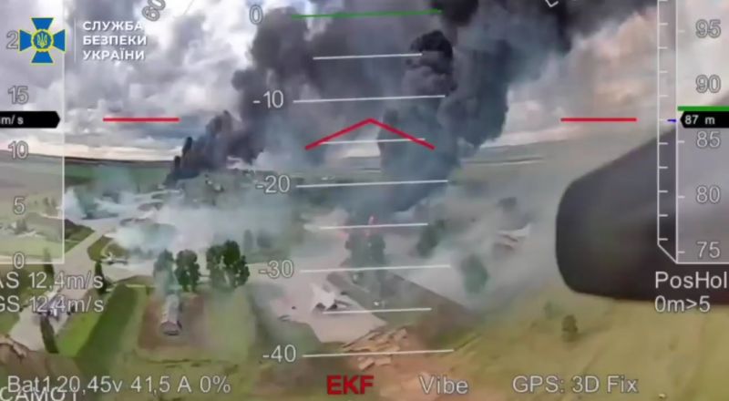 СБУ показала відео зі шляхом FPV-дрона до ураження літака у спецоперації «Павутина» - фото