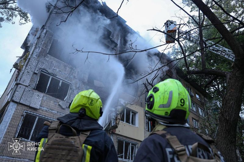 Внаслідок російського обстрілу в Києві пошкоджені житлові будинки, інфраструктура, є загиблі - фото