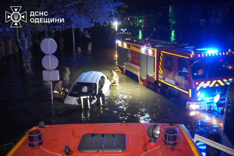 В Одесі внаслідок негоди загиноло 9 людей, у т.ч. дитина - фото