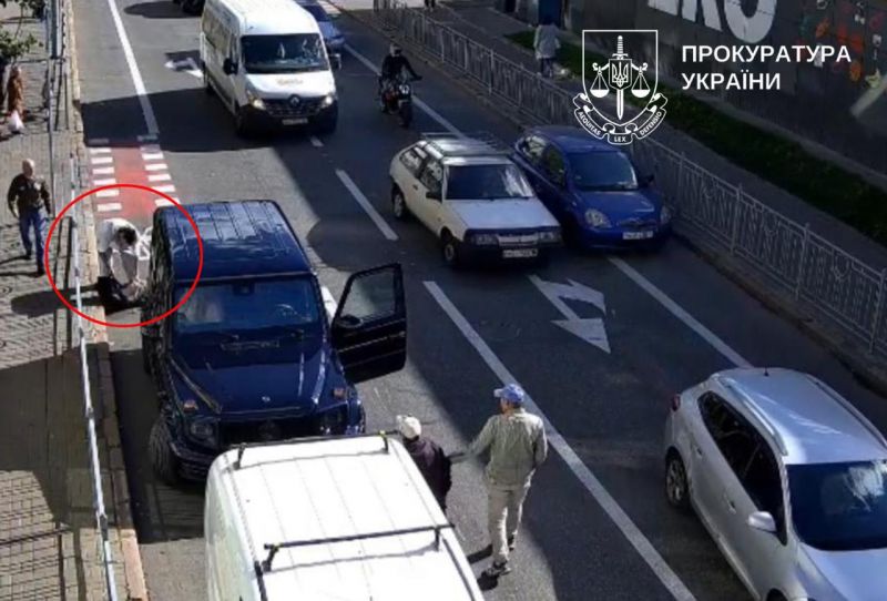 Водія "геліка", який в Києві жорстоко побив велосипедиста, суд відправив під нічний домашній арешт - фото