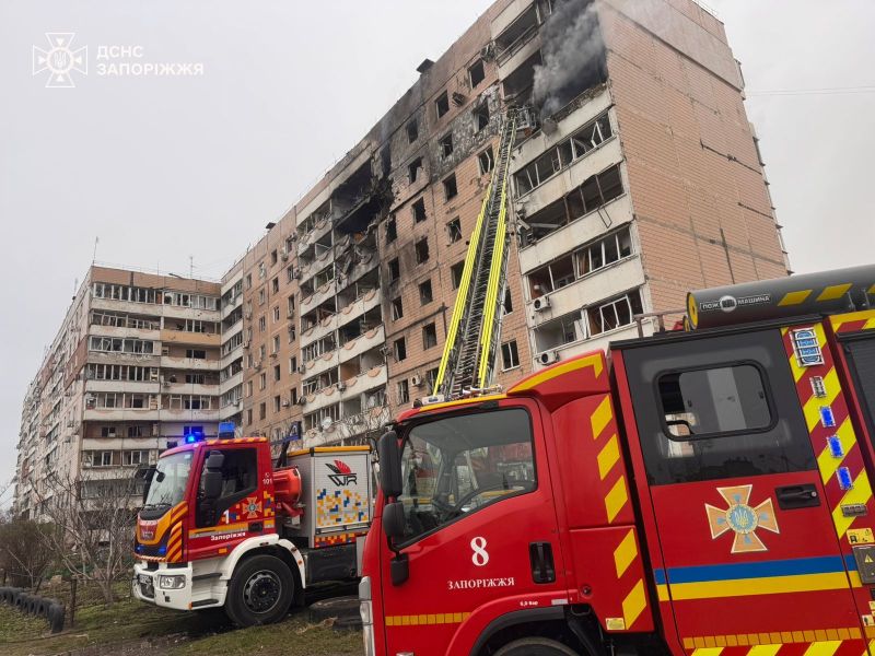 росіяни вдарили КАБами по житлових будинках Запоріжжя - фото