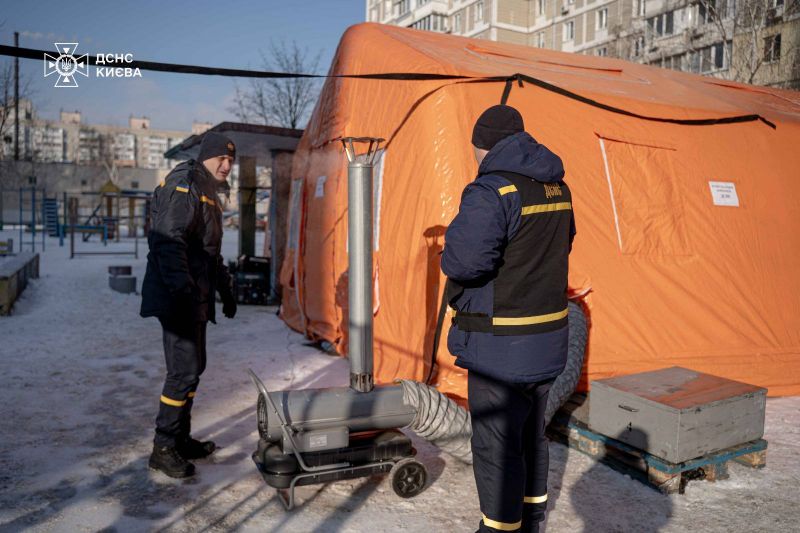 Майже 800 житлових будинків Києва досі без тепла - фото