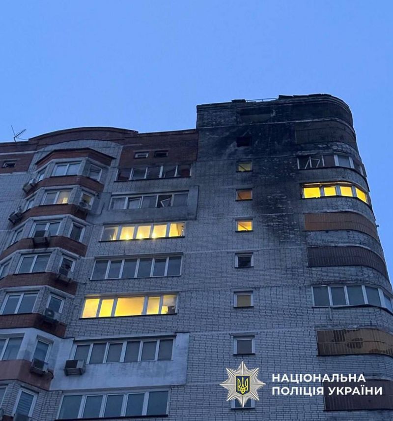 В Солом&prime;янському районі ворожий дрон пошкодив житлову багатоповерхівку - фото