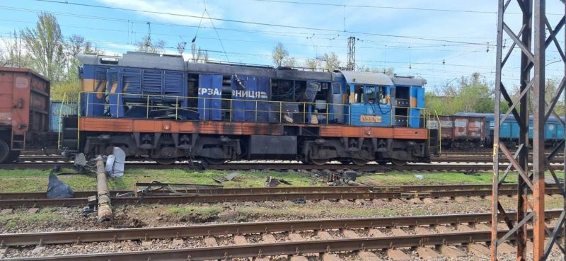 Рашисти атакували цивільну залізничну інфраструктуру в двох областях, загинула людина - фото