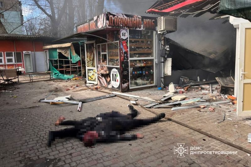 росіяни атакували ринок в Нікополі, є загиблі, багато поранених - фото