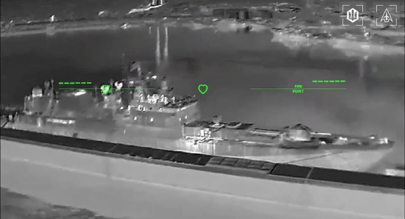 СОУ уразили носія "калібрів" і бурову установку противника - фото