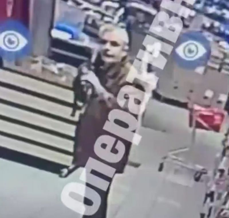 В Голосіївському районі чоловік розтрілював перехожих, а зараз забарикадувався в супермаркеті. Доповнено - фото