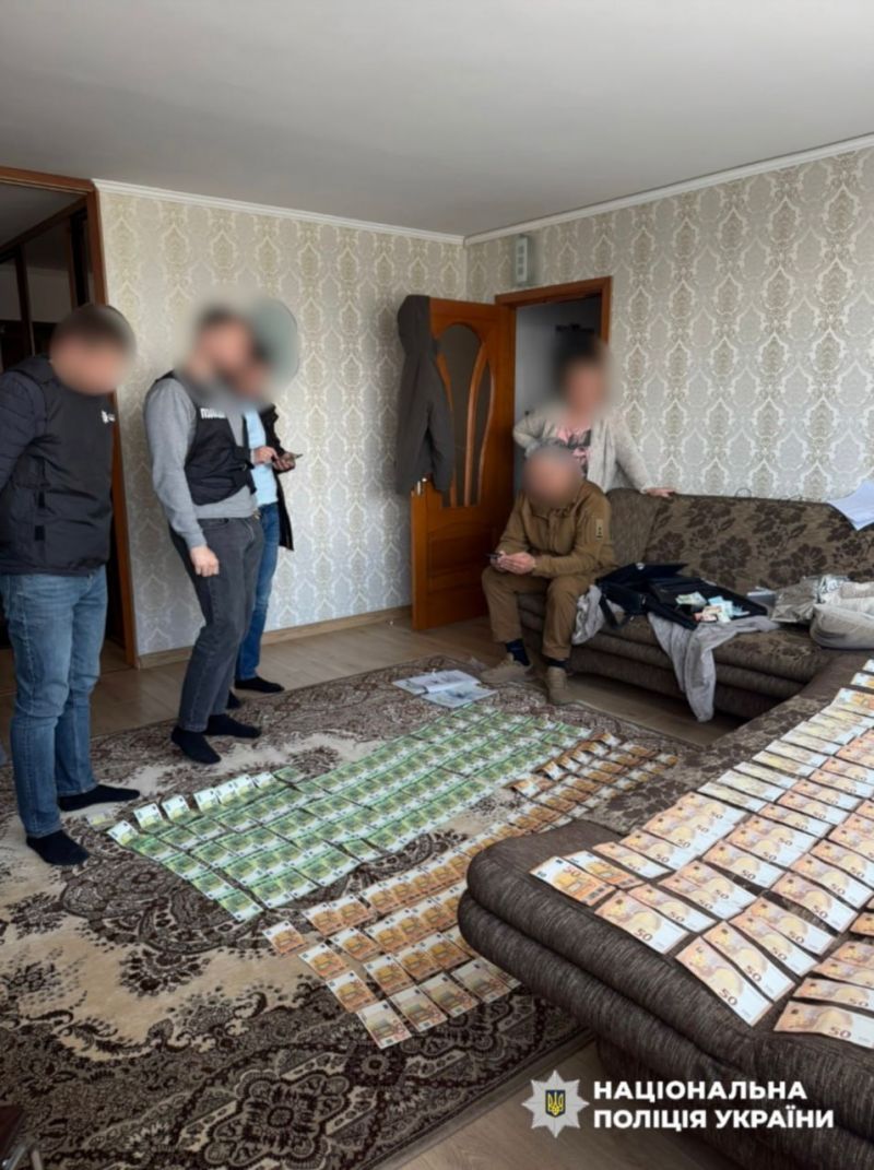 Поліція провела по Україні десятки обшуків у посадовців ТЦК - фото