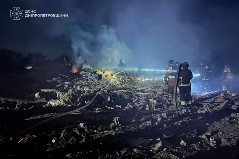 По багатодітній родині під Кривим Рогом росіяни застосували північнокорейську ракету, - Зеленський - фото