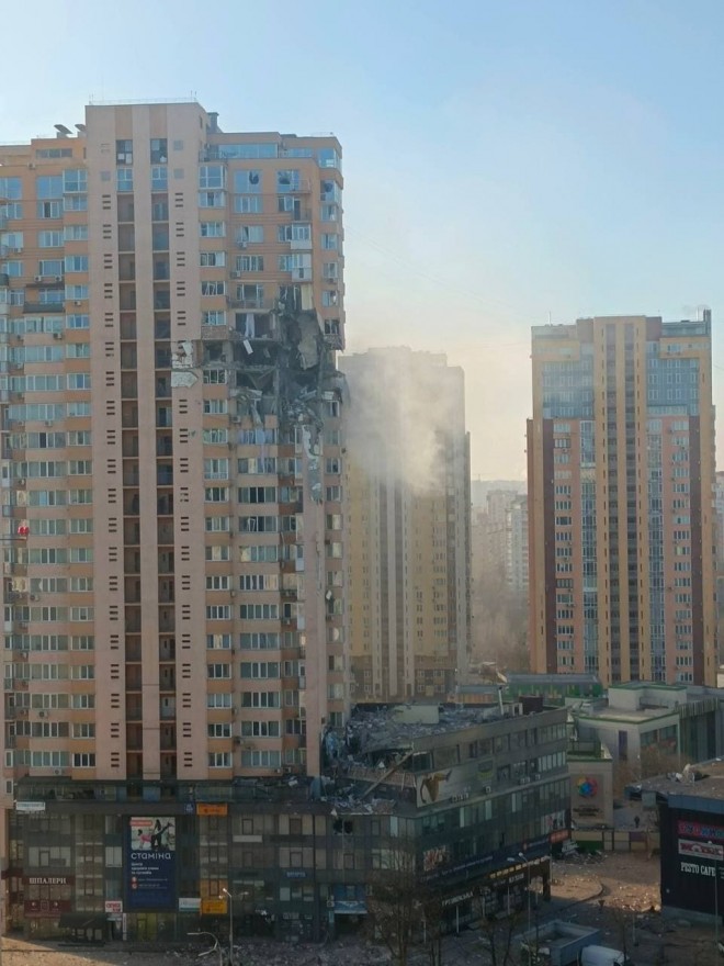 обстреляли многоэтажку в Киеве на Лобановского фото 2