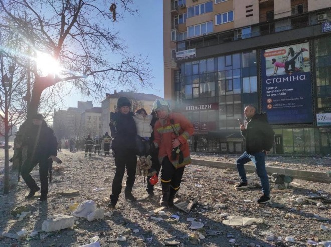 обстріляли багатоповерхівку в Києві на Лобановського фото 4